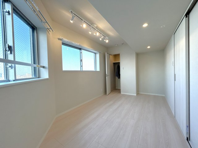 シティインデックス王子の洋室|感性を育むプライベートルームはシンプルでスマートな空間。好みの空間で読書をしたり、音楽を聞いたりと一人の時間も充実したものにできます。