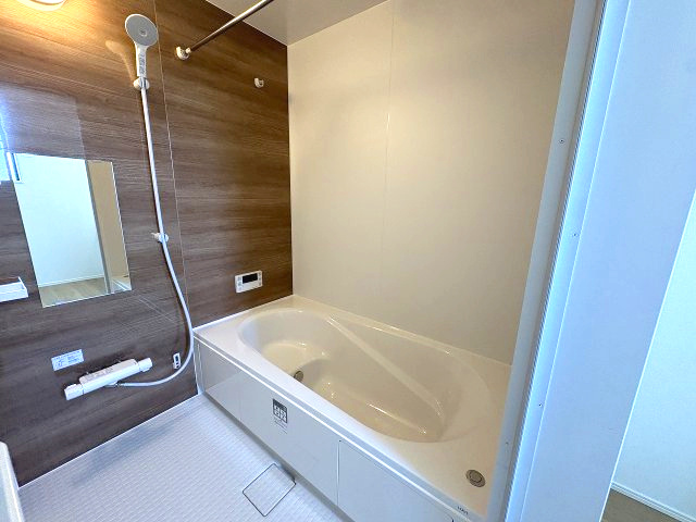 【浴室】 | 福岡市南区井尻4丁目1期　1号棟（全2棟）【仲介手数料無料・0円】 | 施工例。浴室です。施工例は完成時と異なる場合があります。