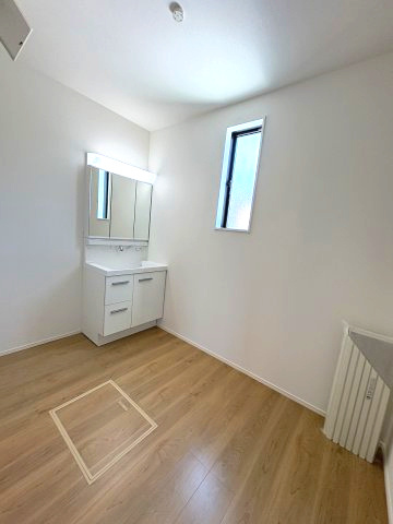 【洗面所】 | 福岡市南区井尻4丁目1期　1号棟（全2棟）【仲介手数料無料・0円】 | 施工例。施工例は完成時と異なる場合があります。