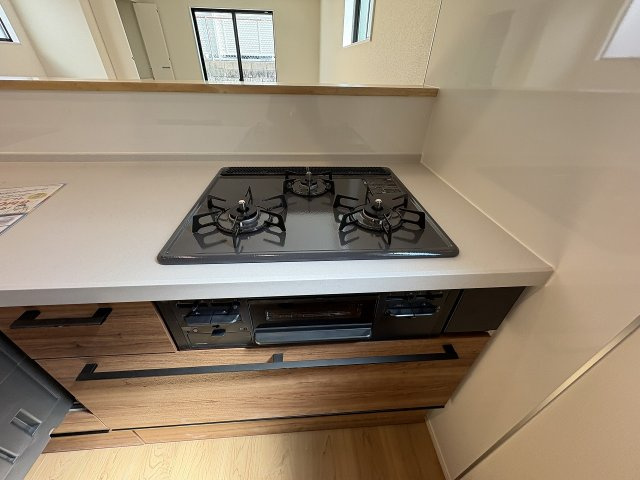 【キッチン】 | 福岡市南区井尻4丁目1期　2号棟（全2棟）【仲介手数料無料・0円】 | 施工例。施工例は完成時と異なる場合があります。