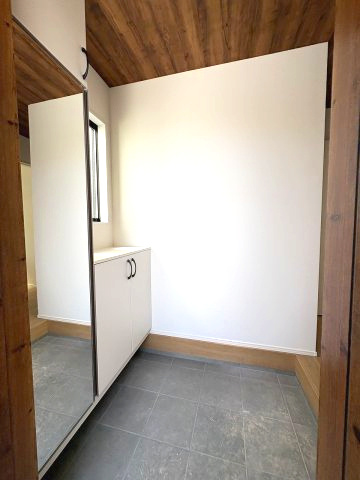 【玄関】 | 福岡市南区井尻4丁目1期　2号棟（全2棟）【仲介手数料無料・0円】 | 施工例。施工例は完成時と異なる場合があります。