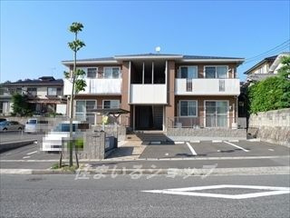 クレセオ口田の駐車場