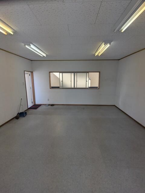 曽屋事務所の居間・リビング