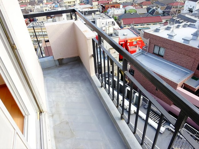 マンション第一明大前のバルコニー