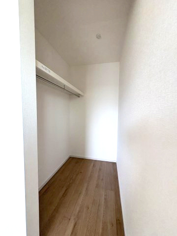 【収納】 | 福岡市南区長住1丁目2期　1号棟（全4棟）【仲介手数料無料・0円】 | 現地写真。ウォークインクローゼットです。