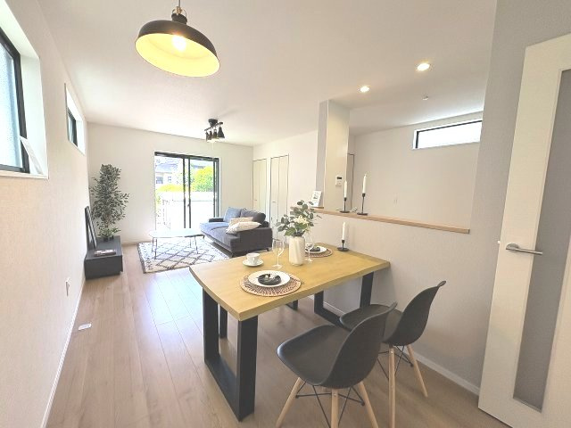 【居間・リビング】 | 福岡市南区長住1丁目2期　1号棟（全4棟）【仲介手数料無料・0円】 | 現地写真。
