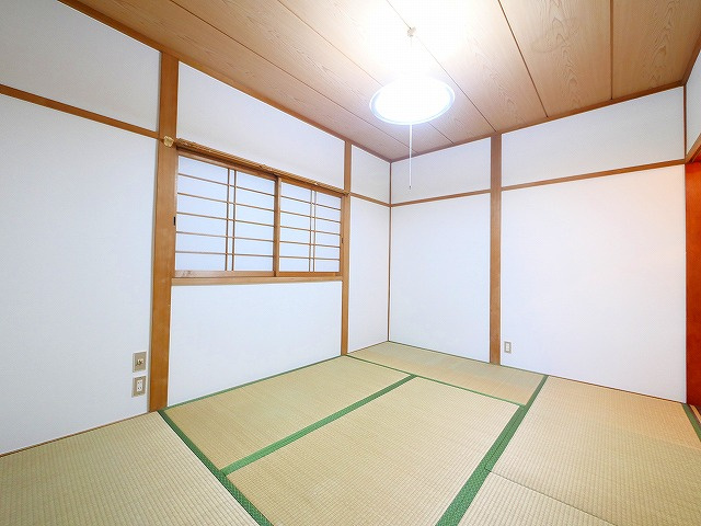 南永井町戸建の寝室|和室、ちょっとしたくつろぎスペースにいかがでしょうか