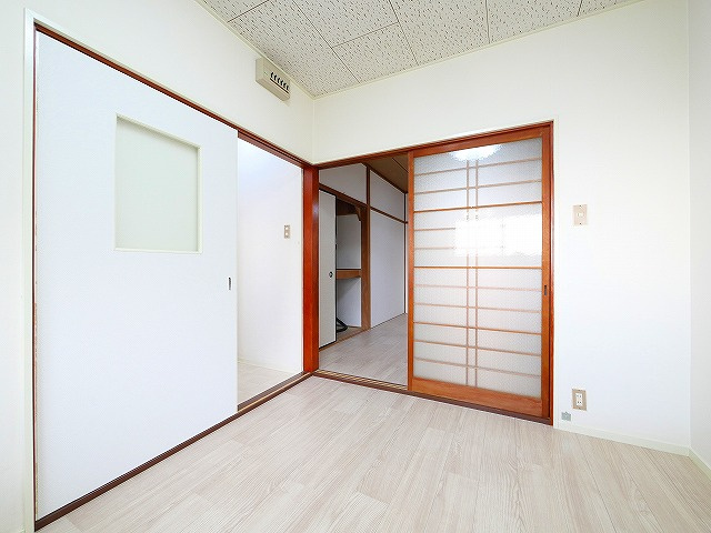 南永井町戸建の居間・リビング|こちらの居間で趣味の時間をお楽しみください