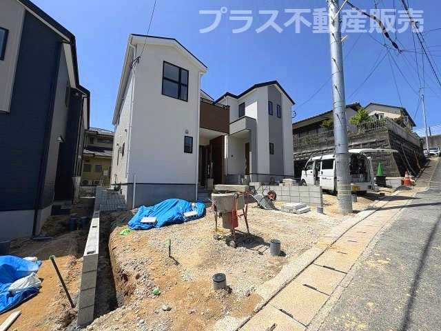 【外観】 | 福岡市南区長住1丁目2期　2号棟（全4棟）【仲介手数料無料・0円】 | 現地写真。プラス不動産販売なら、現場の全ての棟をまとめてご見学頂けます。