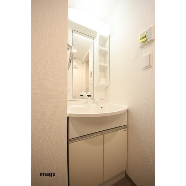 エルファーロ明大前Ⅲの内装|明るい室内です