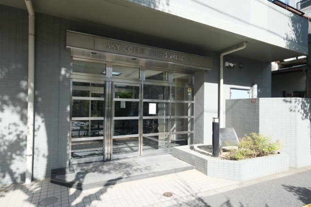 スカイコート西荻窪２（明治製菓・ｽｶｲｺｰﾄ荻窪ﾋﾞﾙ）のエントランス|建物の内部です