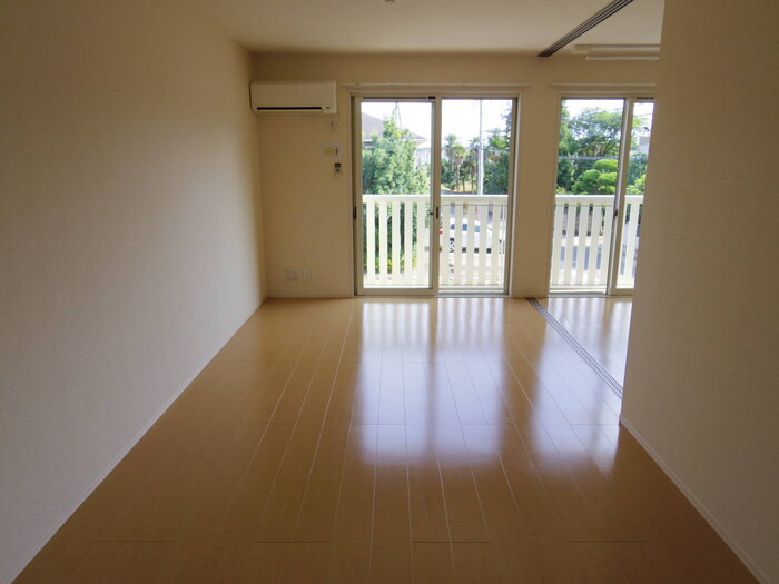 グランド メゾン Aの居間・リビング|リビング