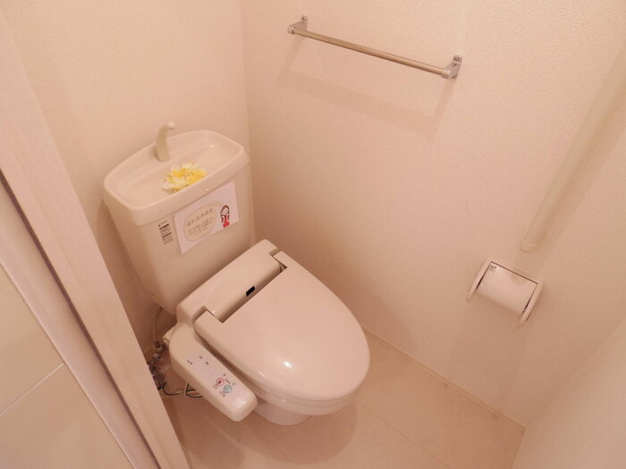 グランド メゾン Aのトイレ|温水洗浄便座