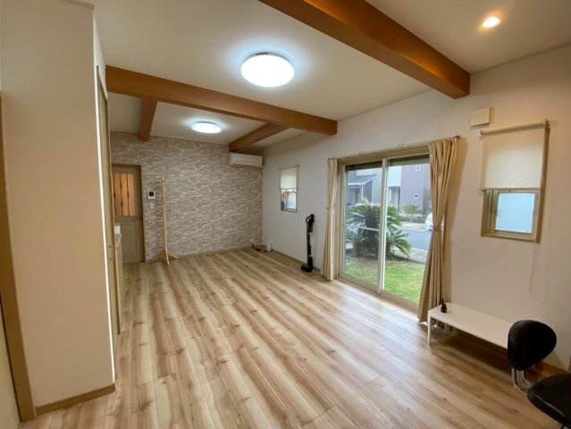 築浅　オール電化戸建　成田市本城中古戸建の居間・リビング