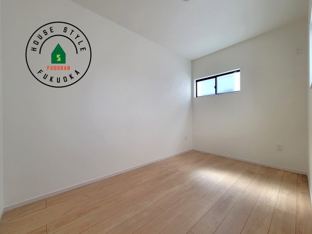 古賀市千鳥6丁目第2-3棟(1号棟）の内観：施工例|採光良好な洋室は全居室、複層ガラスの遮熱効果と断熱効果で、一年中快適に過ごせます。