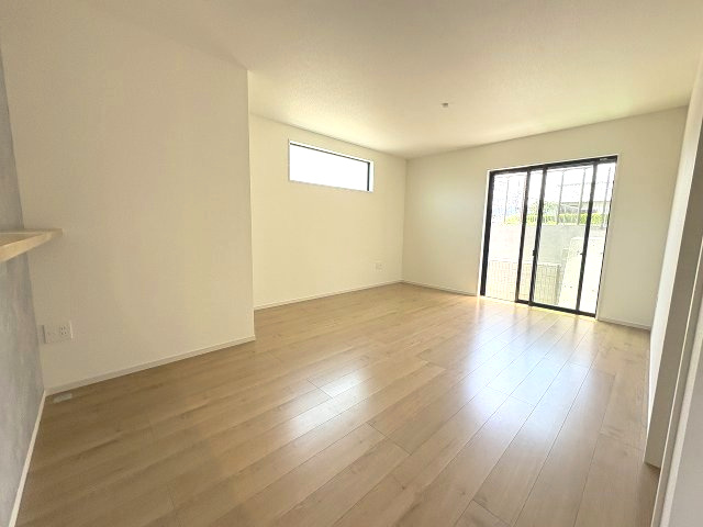 【居間・リビング】 | 福岡市南区長住1丁目2期　4号棟（全4棟）【仲介手数料無料・0円】 | 現地写真。