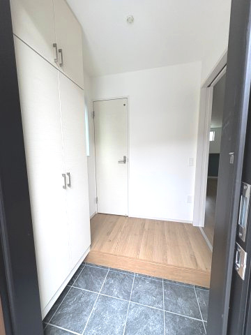 【玄関】 | 福岡市南区長住1丁目2期　4号棟（全4棟）【仲介手数料無料・0円】 | 施工例。施工例は完成時と異なる場合があります。