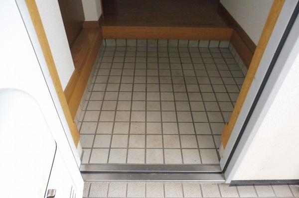 ディアコートAの玄関|収納もある玄関です※別号室の写真になります