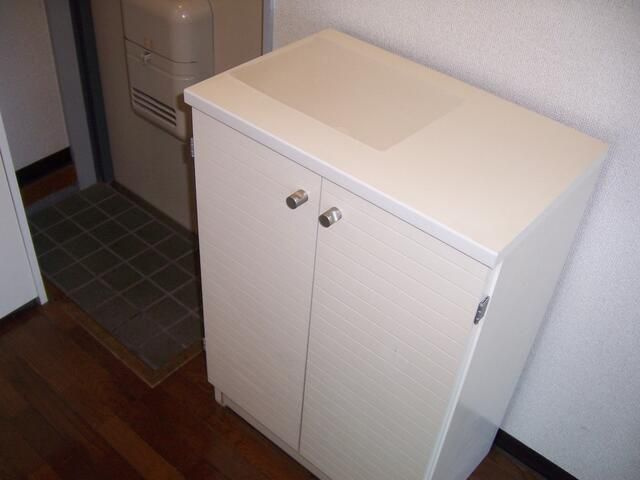 チノビルの玄関