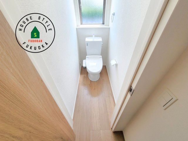 糟屋郡須恵町大字須恵第25-1棟（1号棟）の内観：施工例|温水洗浄便座を完備しております。2ヶ所にトイレがあるのは朝の慌ただしい時間も安心です。