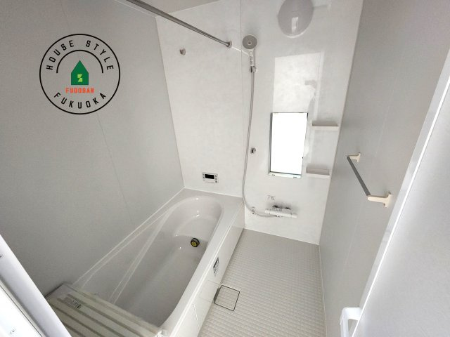 S・粕屋町若宮2丁目第4-2棟（1号棟）の浴室|1日の疲れを癒してくれる広々バスルーム。雨の日のお洗濯にも大活躍な浴室乾燥機付です！