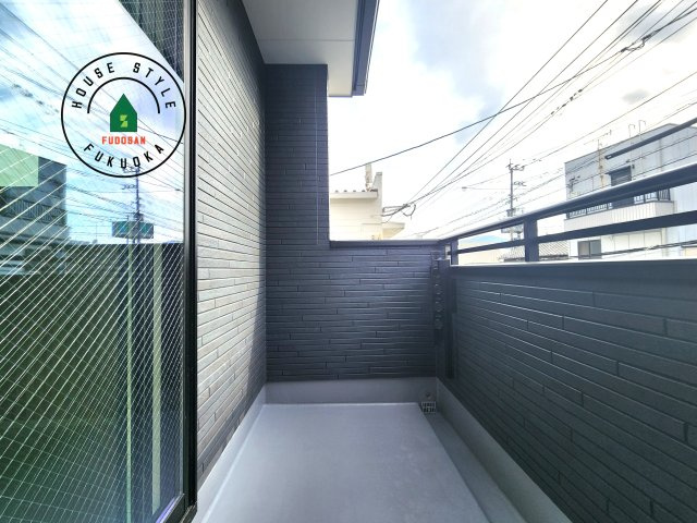 S・粕屋町若宮2丁目第4-2棟（1号棟）のバルコニー|風をしっかりと感じられるバルコニーでは、毎日が洗濯日和です。広々としているので洗濯も楽しくなるでしょうし、気分転換にバルコニーからの眺めを楽しむのもいいでしょう。