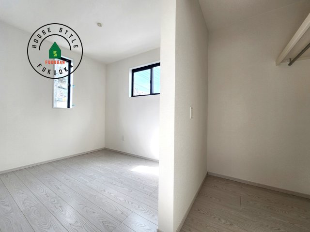 S・粕屋町若宮2丁目第4-2棟（1号棟）の子供部屋|柔らかい陽光が差し込む明るいお部屋を演出する設計。彩光の取れる窓が気持ちの良いお部屋を創り上げます。