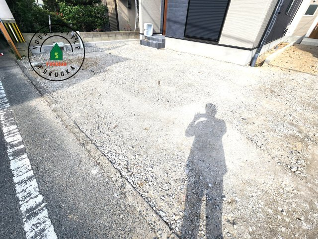 S・粕屋町若宮2丁目第4-2棟（1号棟）の駐車場|広々した駐車場になります。3台並列駐車となります。