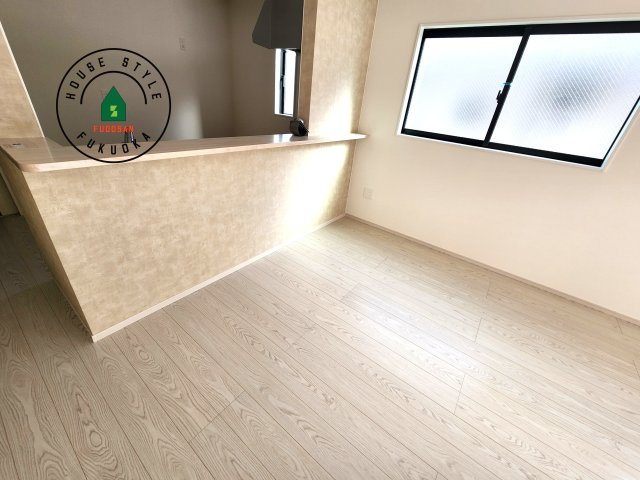 S・粕屋町若宮2丁目第4-2棟（1号棟）のダイニング|キッチンから立ち込める香りが今日の料理を期待させます。