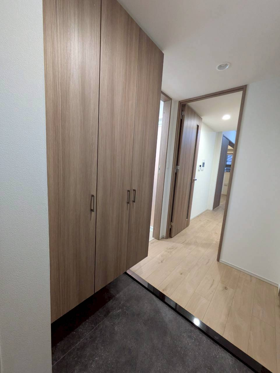 F-Crest Shin-Osakaの玄関