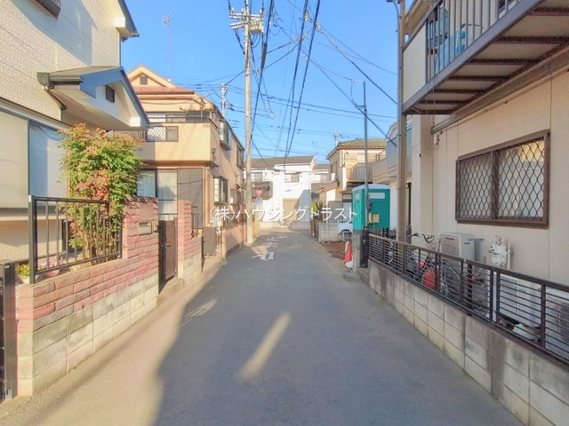 仲介手数料無料　ハートフルタウン所沢市狭山ヶ丘　全1棟　の前面道路含む現地写真