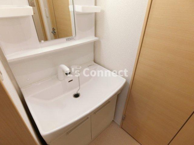 【洗面所】 | ソラーナⅡ | 朝の支度もスムーズな独立洗面台。