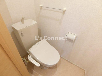 【トイレ】 | ソラーナⅡ | 温水洗浄便座付きのトイレ。