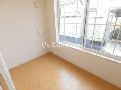 【設備】 | ソラーナⅡ | サンルームで天気を気にせず洗濯できます。