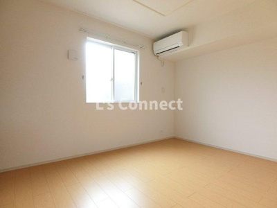 【その他】 | ソラーナⅡ | 洋室にもエアコン付きです。