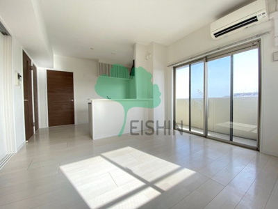 【居間・リビング】 | レブリアント板付 | アレンジ自由自在の広々空間です！