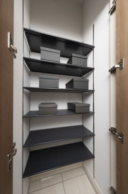 【玄関】 | ネストピア福岡空港駅前 | 下駄箱もしっかりついてます！