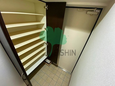 【玄関】 | スカイシャトレ空港南 | 下駄箱もしっかりついてます！