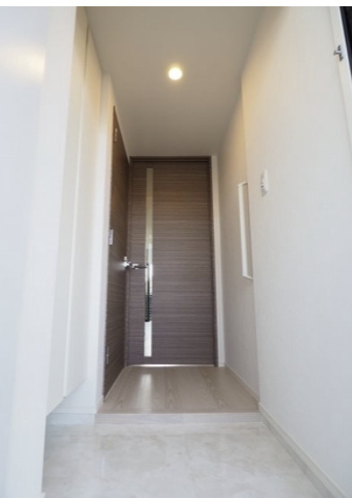 レオーネ方南町の玄関