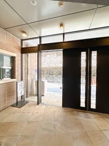 レジディア笹塚のエントランス