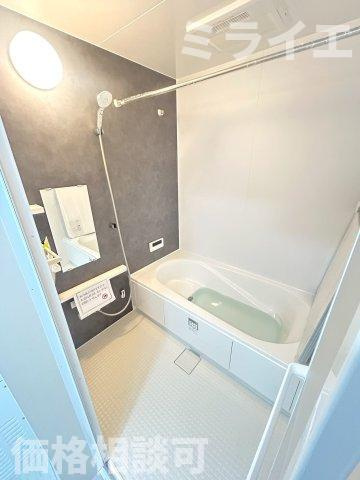 【新築戸建】札幌市東区北46条東14丁目2棟の浴室|追焚機能・浴室乾燥機能完備しています。
同仕様物件