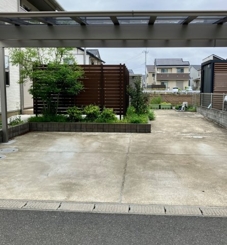 草深戸建の駐車場
