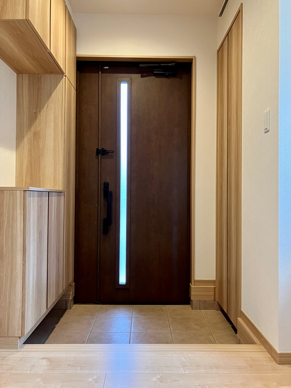 草深戸建の玄関