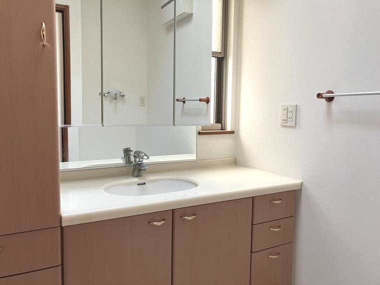 上用賀戸建の洗面所