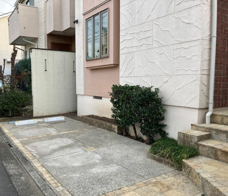 上用賀戸建の駐車場