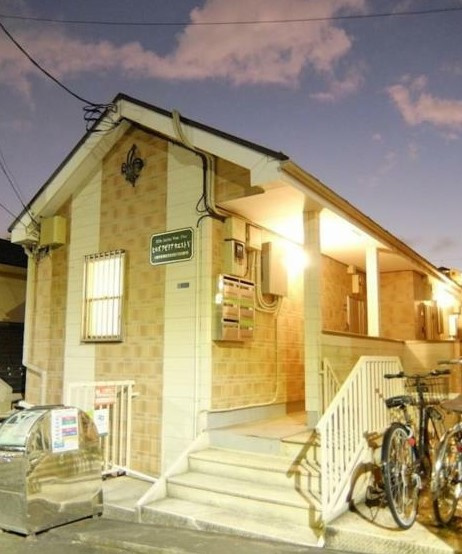 川崎市多摩区西生田５丁目のアパートのエントランス