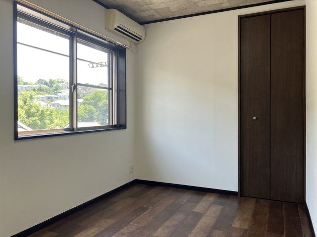 川崎市多摩区西生田５丁目のアパートの居間・リビング