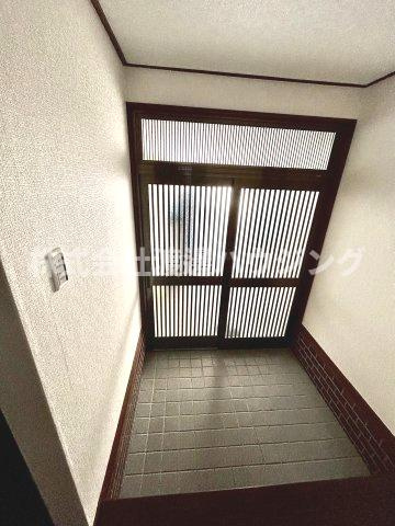 明美の里町一戸建の玄関