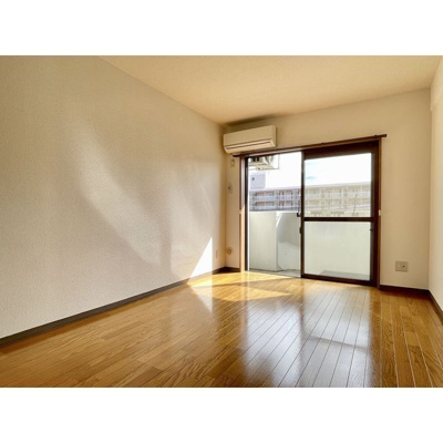 【居間・リビング】 | ☆洋室8.4帖　※写真は同間取りのお部屋になります