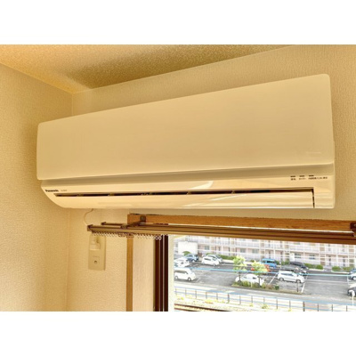 【設備】 | ☆電気エアコン　※写真は同間取りのお部屋になります